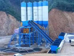 廣州現(xiàn)場(chǎng)圖2HZS180型混凝土攪拌站