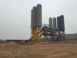 2HZS180型混凝土攪拌站現(xiàn)場(chǎng)圖