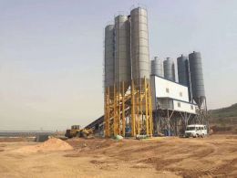 2HZS180型商品混凝土攪拌站施工現(xiàn)場(chǎng)